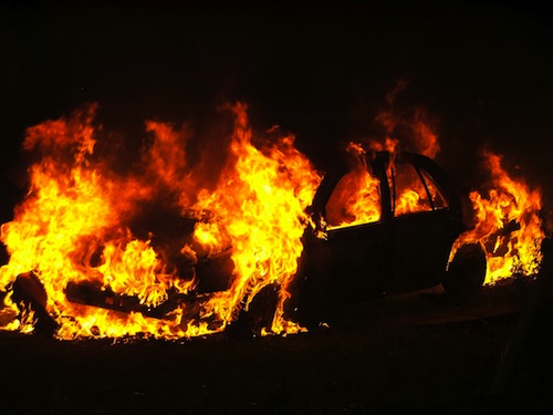 Corigliano Rossano: incendiata l’auto del titolare d’un centro scommesse