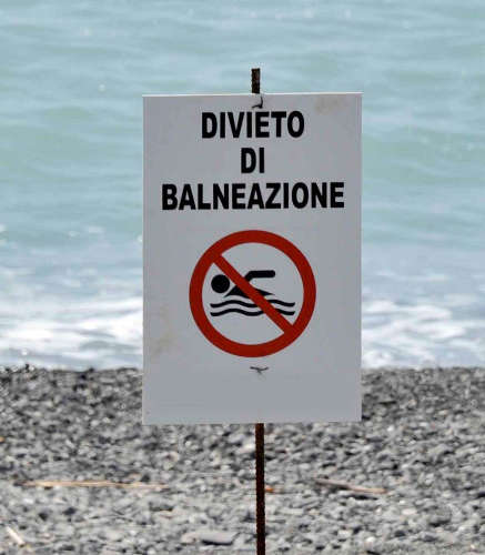 Balneazione, vietata in prossimità foci canali e torrenti