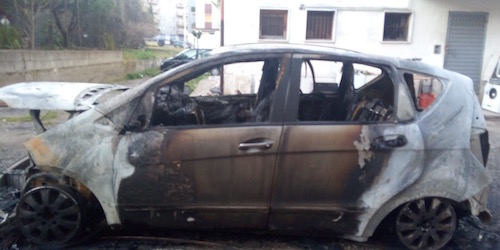 Corigliano-Rossano | Incendiata l’auto d’una delle donne coinvolte nell’omicidio Barbieri