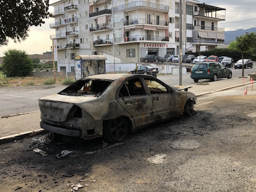 Corigliano-Rossano | Sei auto incendiate in una settimana: l’ultima stanotte